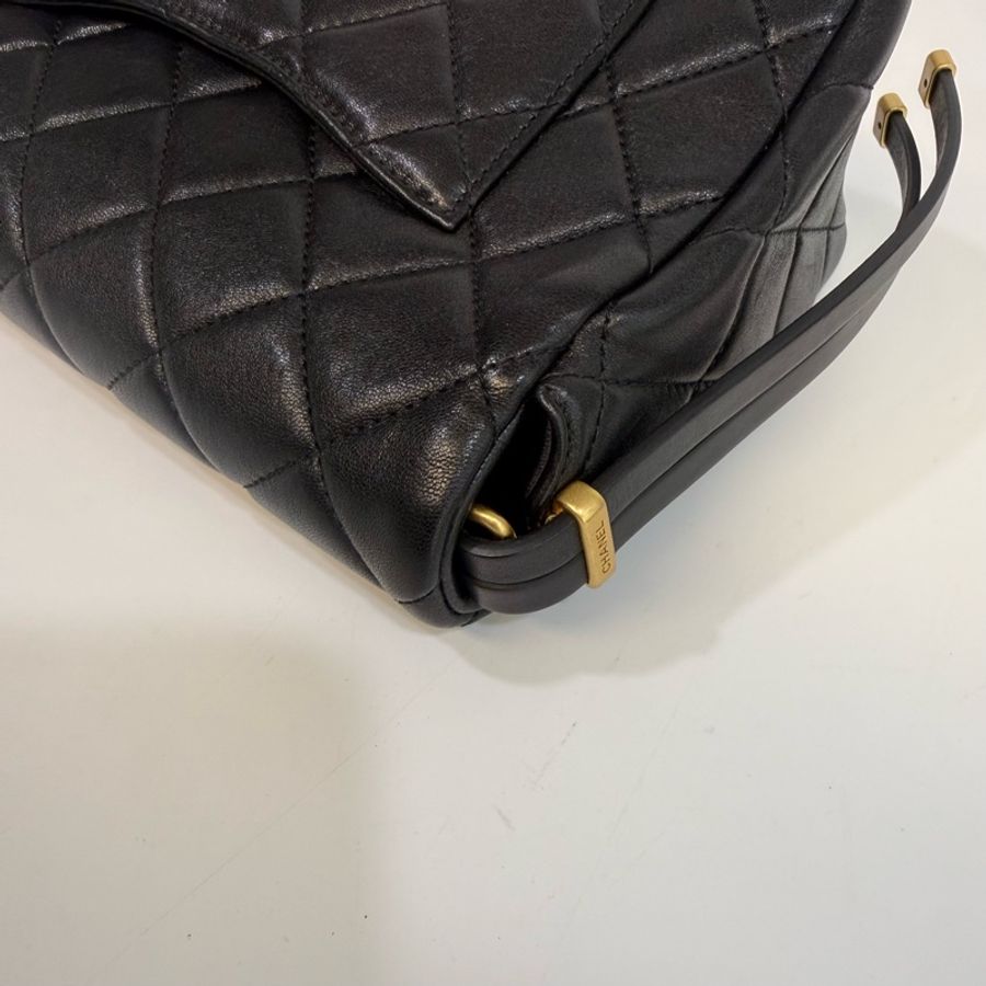 Chanel 黑金扣牛皮雙鏈條斜背肩背包-19