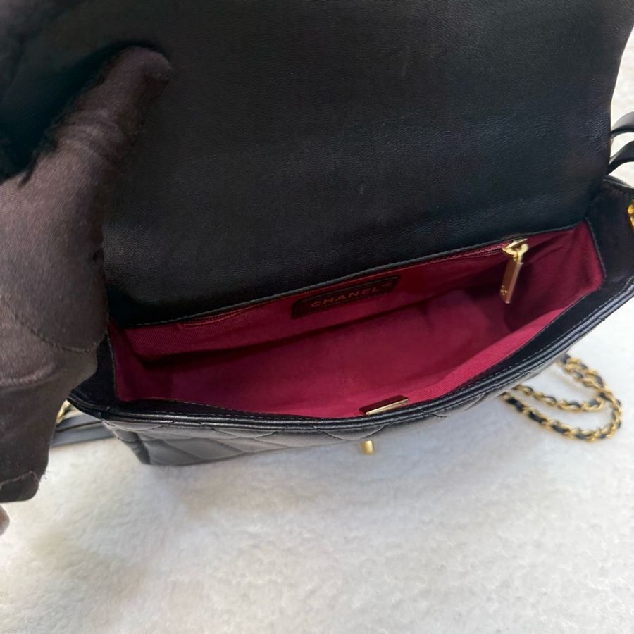 Chanel 黑金扣牛皮雙鏈條斜背肩背包-24