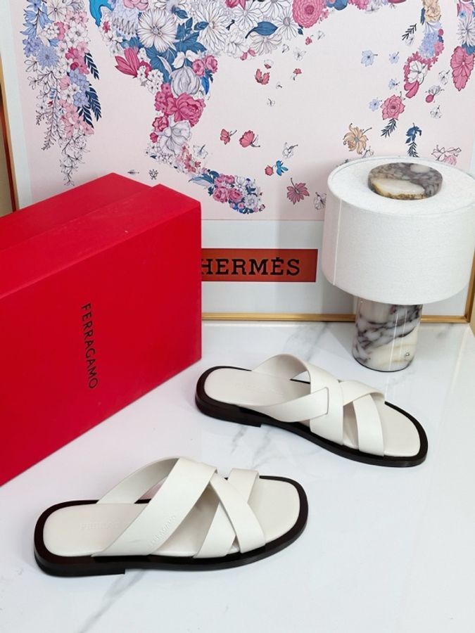 Ferragamo 菲拉格慕 米白色休閒拖鞋 拖鞋 43碼-2
