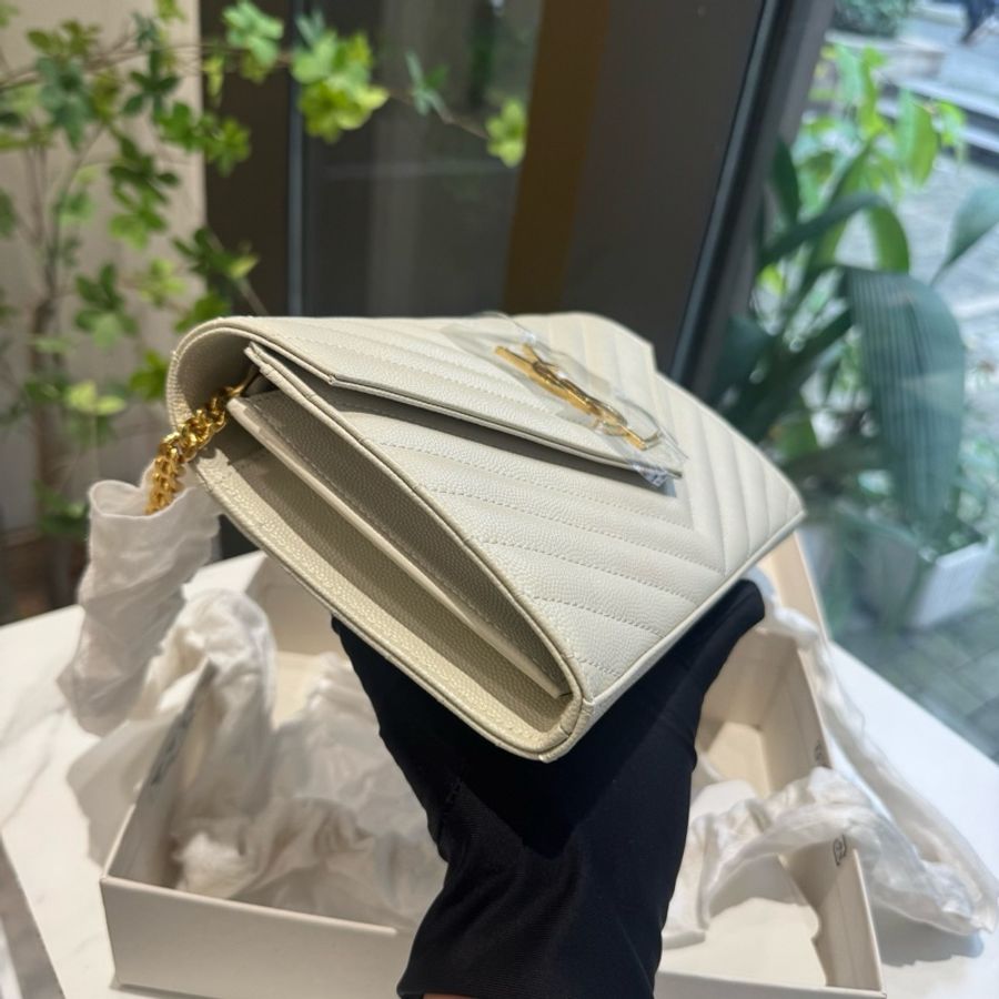 ysl聖羅蘭 白金魚子醬牛皮中號信封鏈條包 尺寸22-4