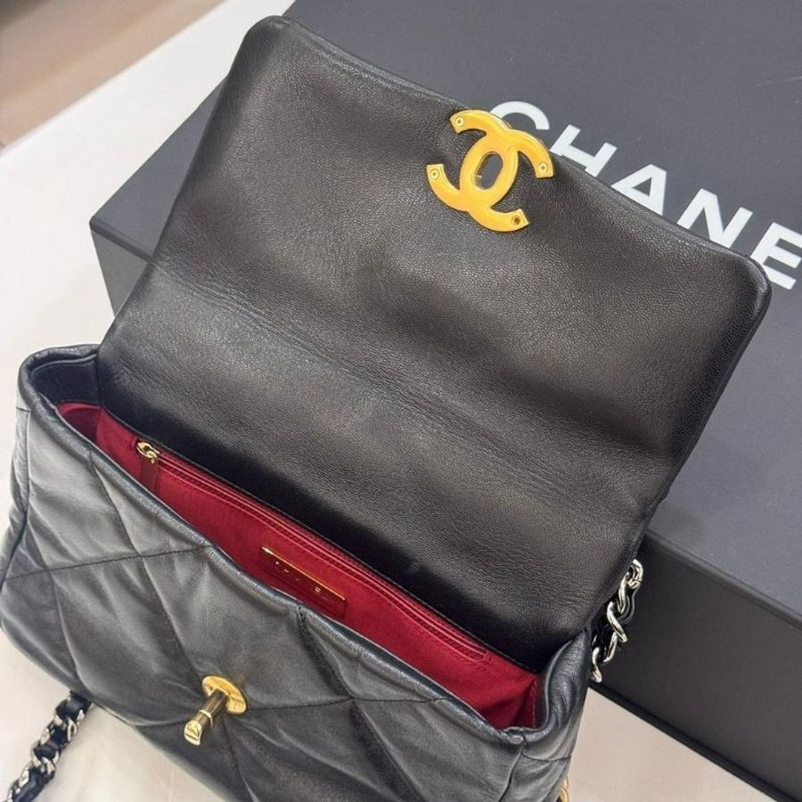 CHANEL 黑色金扣 羊皮 19口蓋包 (保卡款)-4
