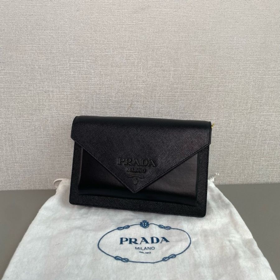 Prada普拉達 經典黑金十字紋Saffiano信封包/WOC斜背包 98新 附肩帶/鏡子-5