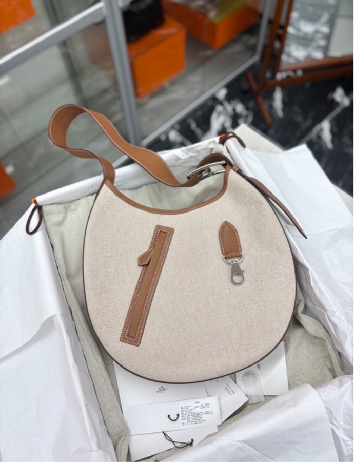 99新Hermes 愛馬仕 金棕帆布大號ArconB刻-1