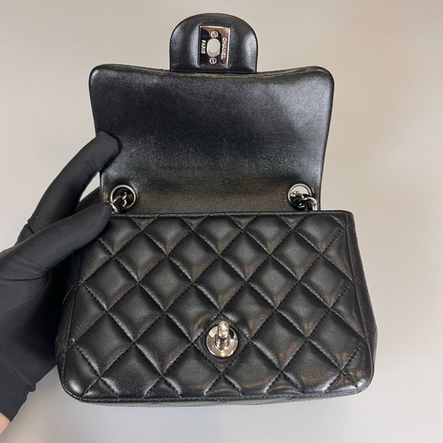 CHANEL CF17 方胖羊皮黑銀 A35200/29開-5