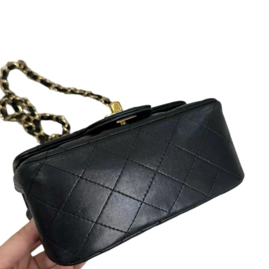 CHANEL 黑金雙C扣菱格紋方胖子鏈條包-12