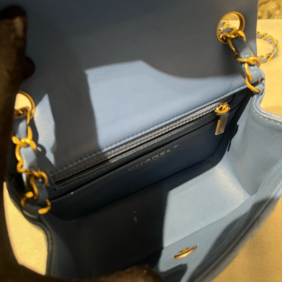 Chanel藍色羊皮霧金鏈方胖-8