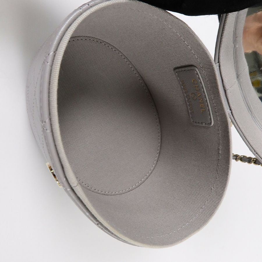 CHANEL 羊皮皮革Round Vanity Case鏈帶肩背袋-4