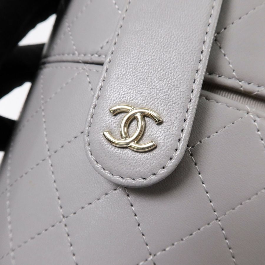 CHANEL 羊皮皮革Round Vanity Case鏈帶肩背袋-6