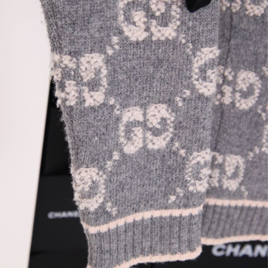 Gucci灰色老花满印针织金扣圆领开衫外套-33