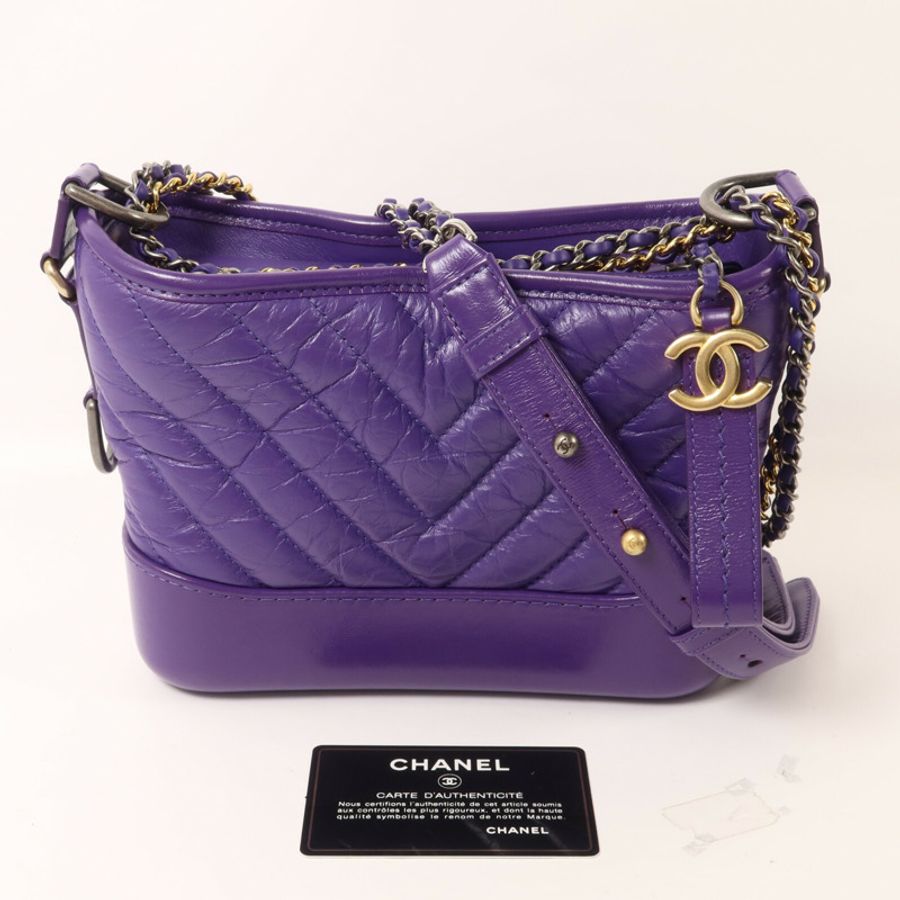 CHANEL 牛皮皮革Gabrielle Small Chevron鏈帶肩背袋-9