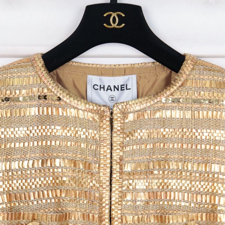 Chanel 19年埃及系列秀款金色亮片四口袋上衣外套-12