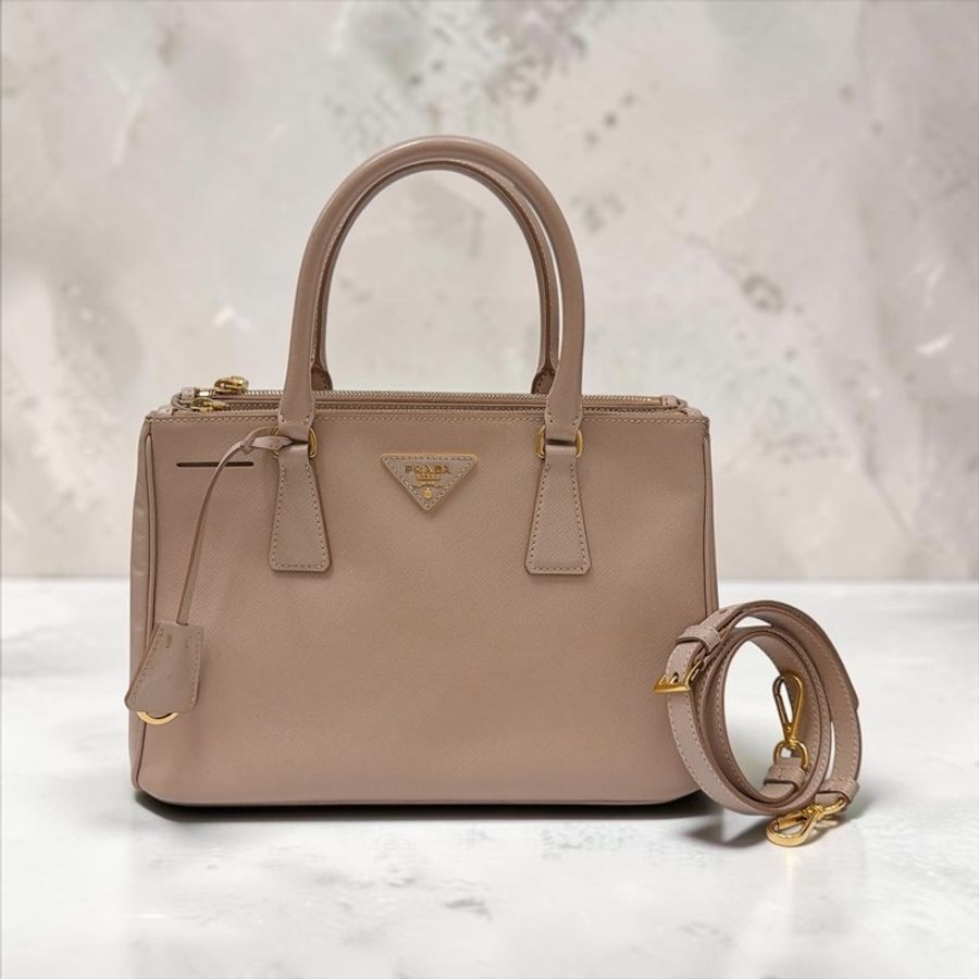 莉亞精品♡ Prada 藕粉殺手包 二手-0