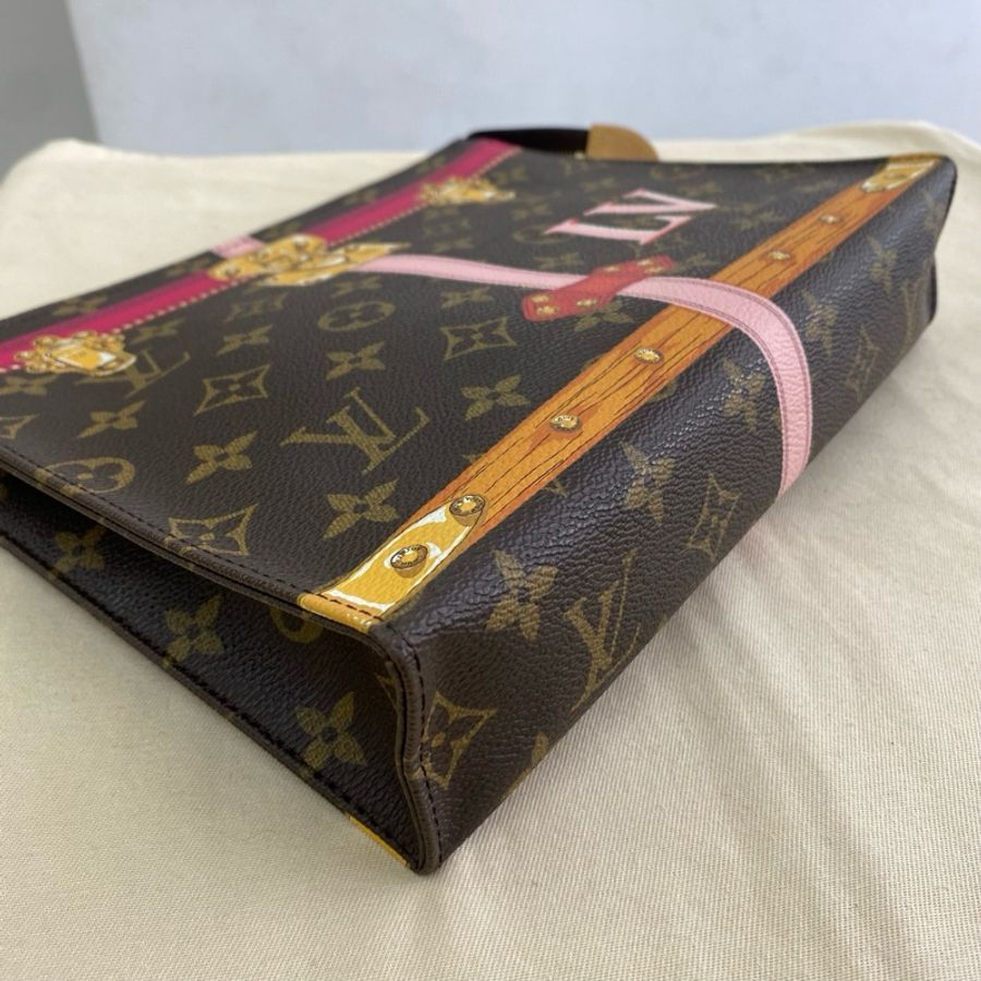 LV路易威登宮廷限量款洗漱包，經典老花配色，粉色裝飾，復古鎖扣設計，絕版款式，收藏價值高-3