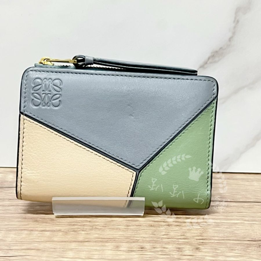 ～～趴趴小舖～～極新正品LOEWE Puzzle 系列的小牛皮拉鍊對折短夾（2602247582）-7