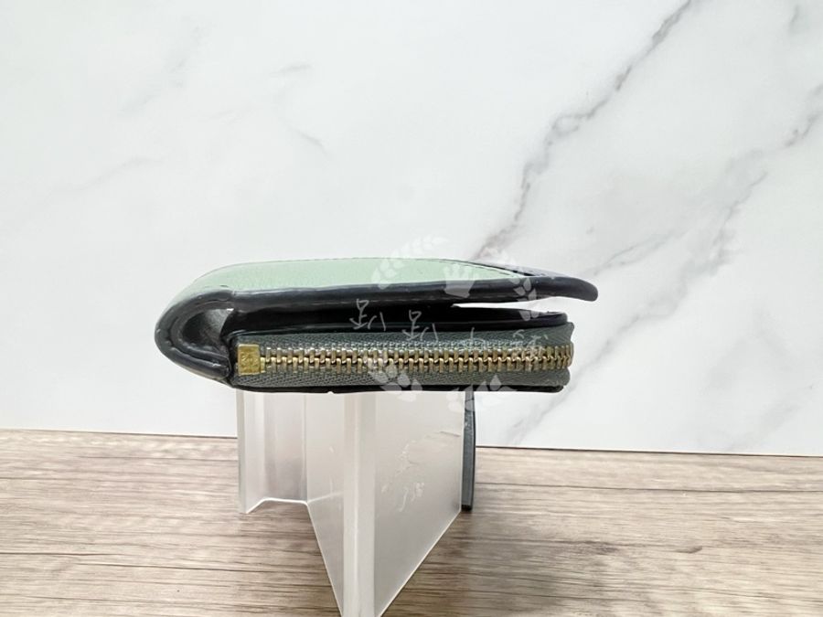 ～～趴趴小舖～～極新正品LOEWE Puzzle 系列的小牛皮拉鍊對折短夾（2602247582）-11
