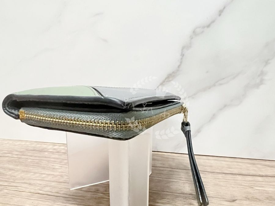 ～～趴趴小舖～～極新正品LOEWE Puzzle 系列的小牛皮拉鍊對折短夾（2602247582）-15