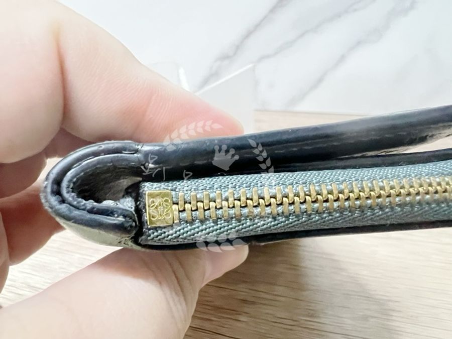 ～～趴趴小舖～～極新正品LOEWE Puzzle 系列的小牛皮拉鍊對折短夾（2602247582）-21