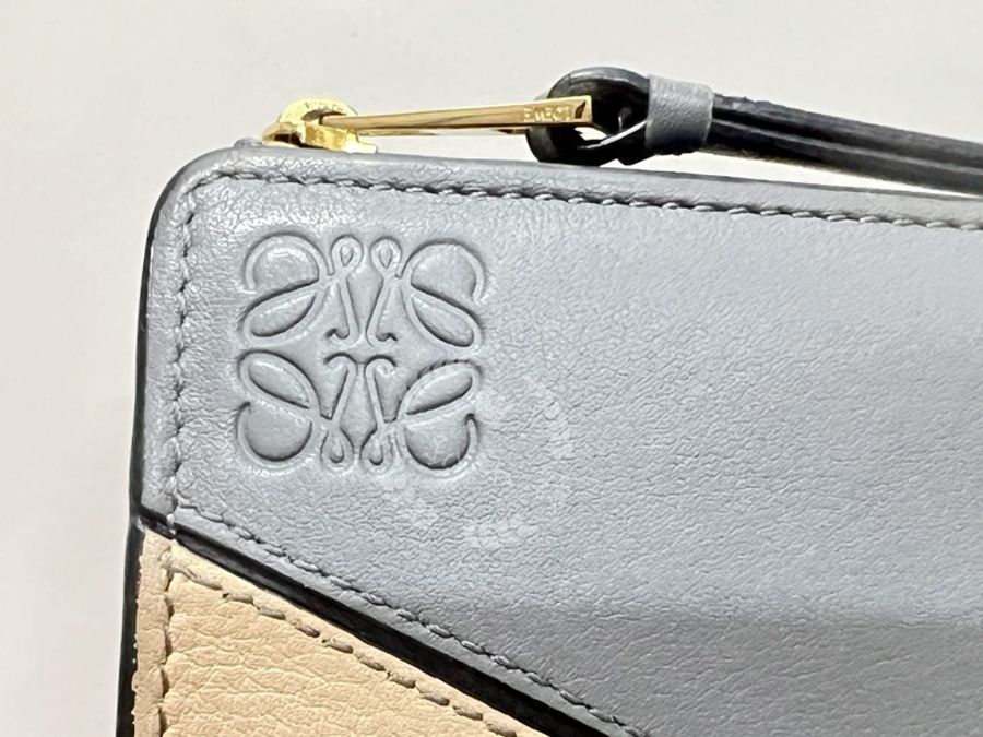 ～～趴趴小舖～～極新正品LOEWE Puzzle 系列的小牛皮拉鍊對折短夾（2602247582）-22