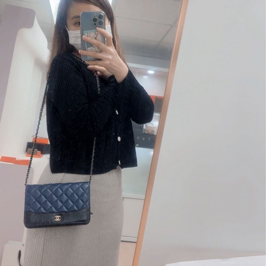 Chanel gabrielle woc 深藍色流浪翻蓋包-11