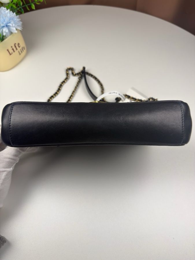 Chanel香奈兒 V紋黑金牛皮信封鏈條包21開 原始成色-4