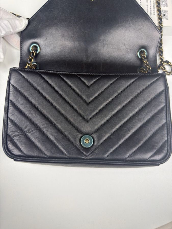 Chanel香奈兒 V紋黑金牛皮信封鏈條包21開 原始成色-7