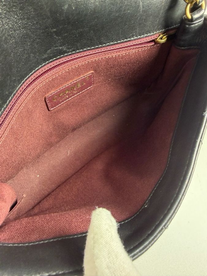 Chanel香奈兒 V紋黑金牛皮信封鏈條包21開 原始成色-8