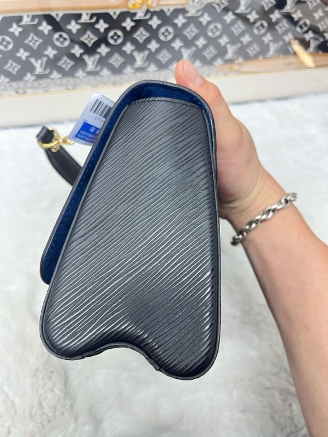 lv黑色水波紋TWIST系列巨嘴鳥限量款 手袋 扭扭包 轉運包 金屬扭鎖 中號 黑金水波亮片 98新-3
