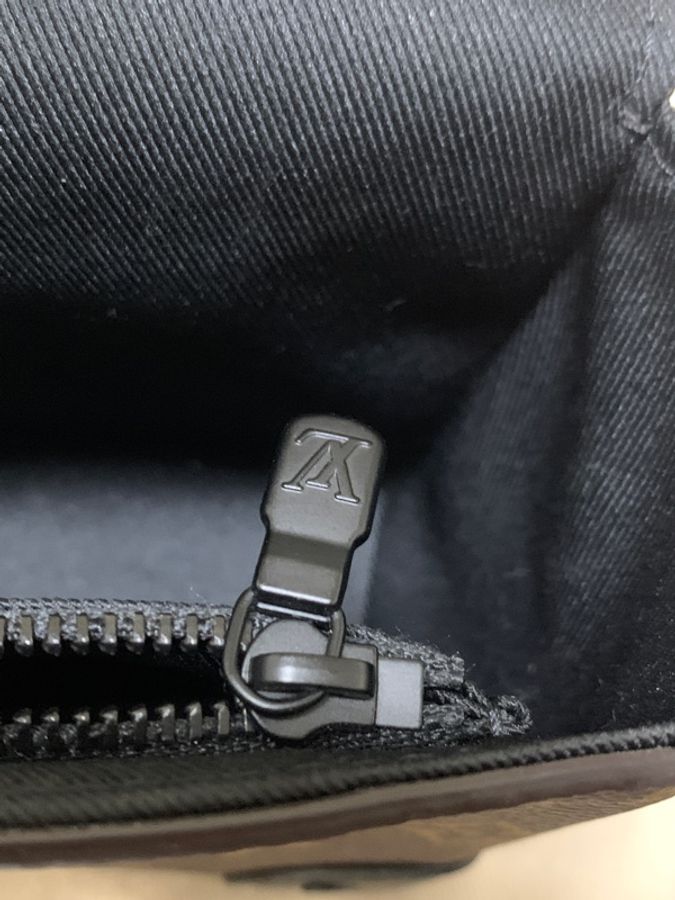 LV Steamer 可穿戴式錢包 M83613-7