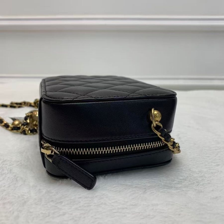 CHANEL香奈兒mini金球相機包22C 黑金羊皮 小金球鏈條皮穿鏈斜挎包 經典款熱門盒子包 31開帶黑卡 現貨好價 材質:羊皮 黑色金扣 31開尺寸:10.5×14.5×6 cm 附件:塵袋、黑卡-5