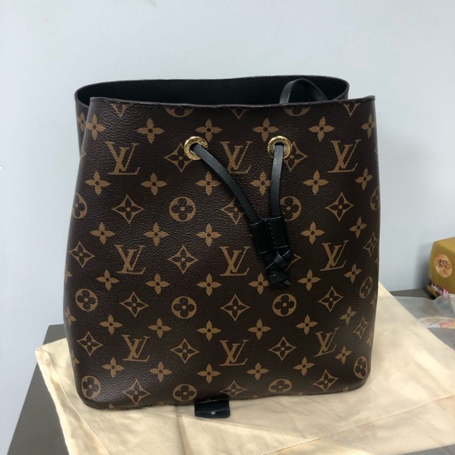 LV路易威登NOE黑水桶单肩包-1