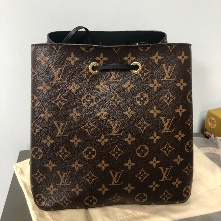 LV路易威登NOE黑水桶单肩包-9