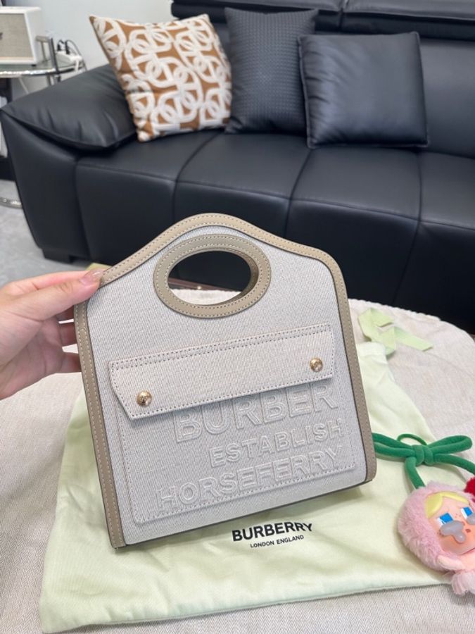 Burberry/巴寶莉 mini pocket 信封包郵差包 可斜挎可手拎可單肩 棕白-0