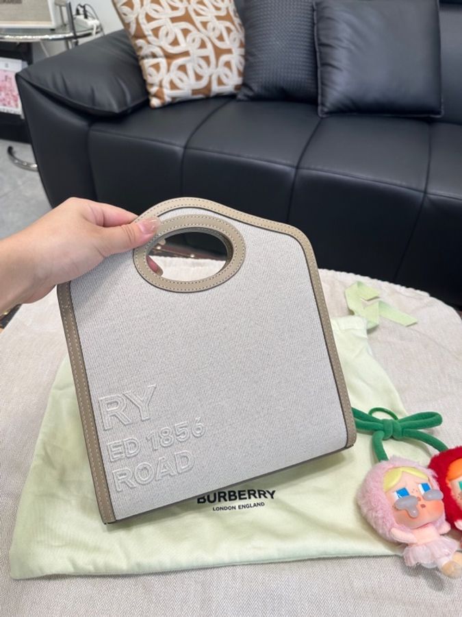 Burberry/巴寶莉 mini pocket 信封包郵差包 可斜挎可手拎可單肩 棕白-2
