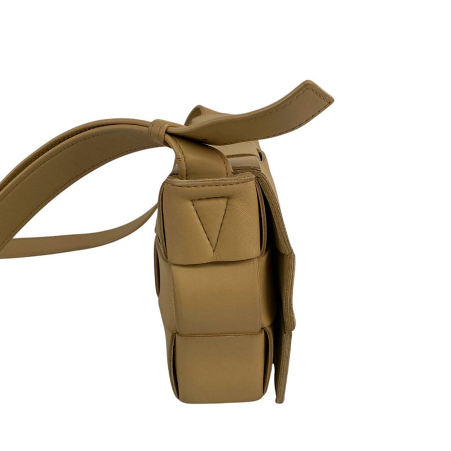 ☆ Bottega Veneta 寶緹嘉 Beige Lambskin Cassette Shoulder Bag 米色小羊皮肩背包-267011582-4