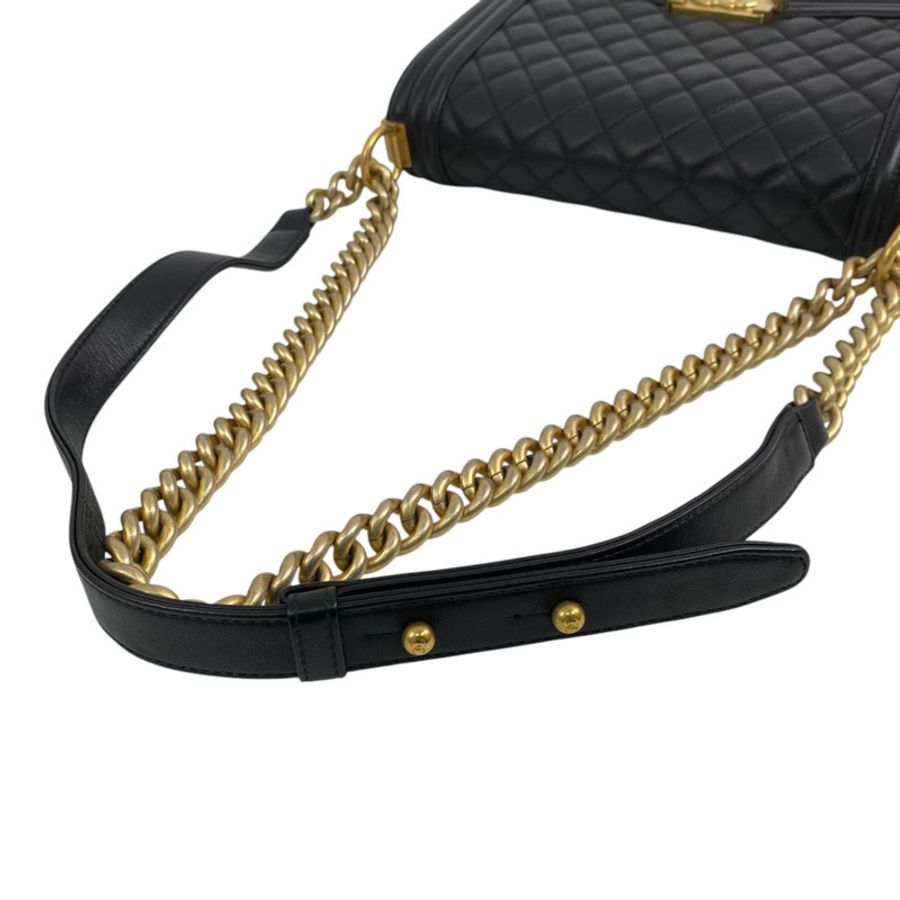 △ CHANEL 香奈兒 Black Lambskin Boy 25 Gold Tone Metal No.23 Chain Shoulder Bag 黑色小羊皮金色金屬No.23鎖鏈肩背包 A67086-267012122-10