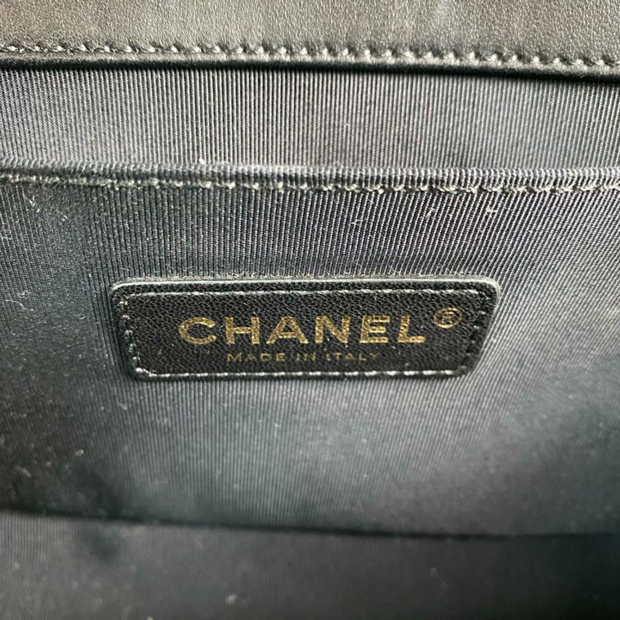 △ CHANEL 香奈兒 Black Lambskin Boy 25 Gold Tone Metal No.23 Chain Shoulder Bag 黑色小羊皮金色金屬No.23鎖鏈肩背包 A67086-267012122-16