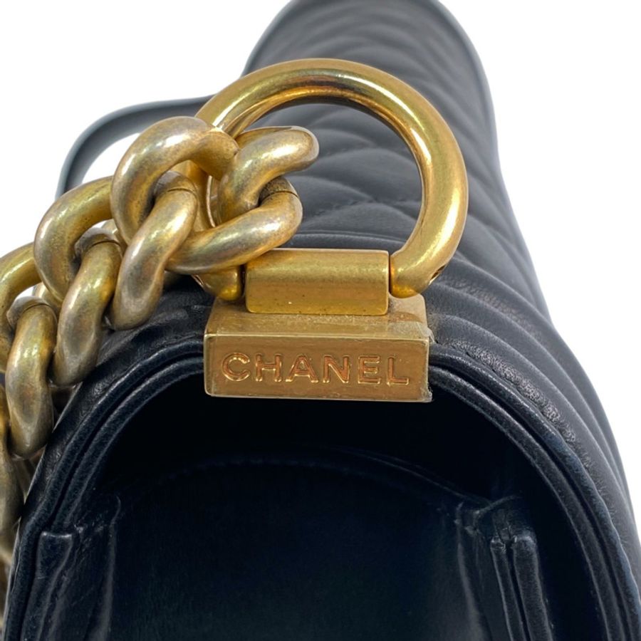 △ CHANEL 香奈兒 Black Lambskin Boy 25 Gold Tone Metal No.23 Chain Shoulder Bag 黑色小羊皮金色金屬No.23鎖鏈肩背包 A67086-267012122-19