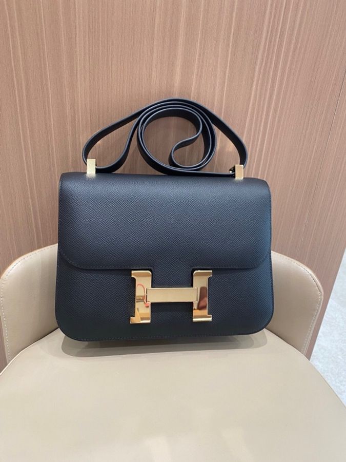 Constance 1-24 黑色Epsom皮淺金扣-1