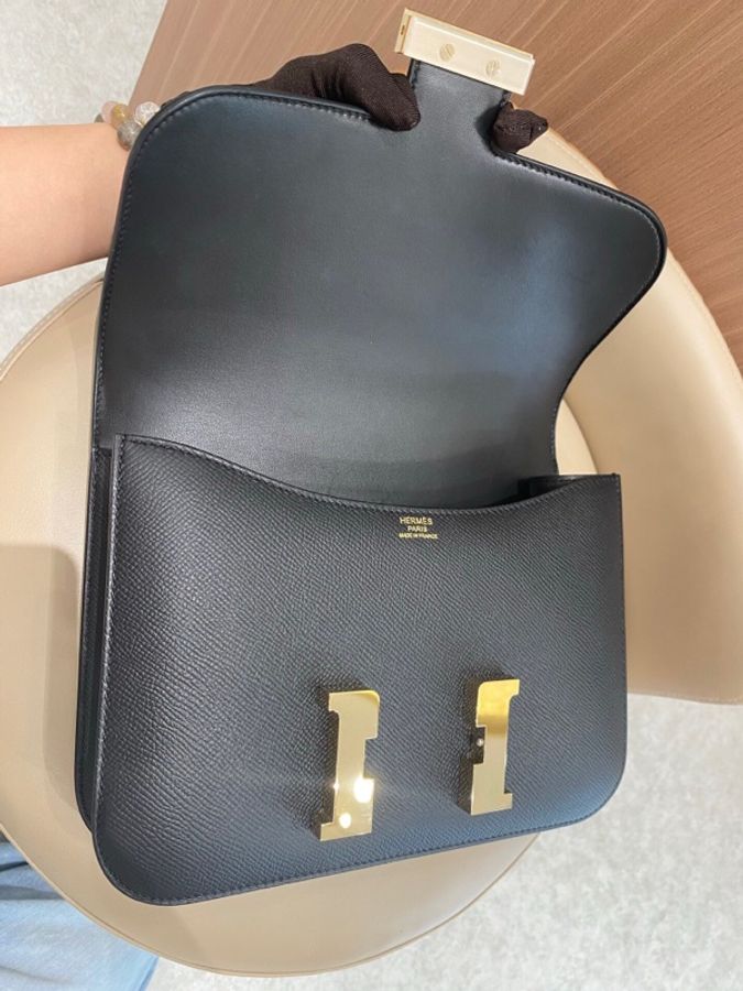 Constance 1-24 黑色Epsom皮淺金扣-5