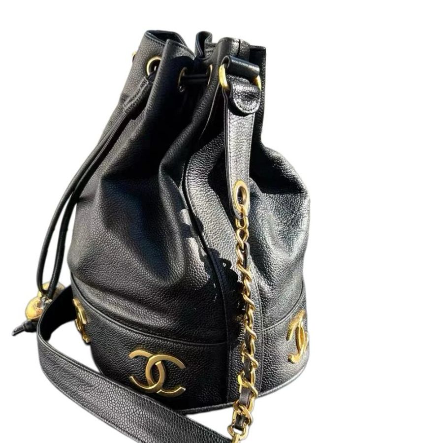 CHANEL魚子醬雙 C logo黑金金球水桶包-9