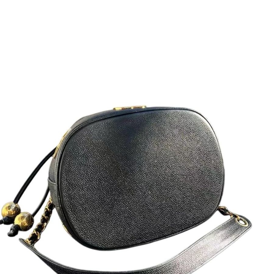 CHANEL魚子醬雙 C logo黑金金球水桶包-10