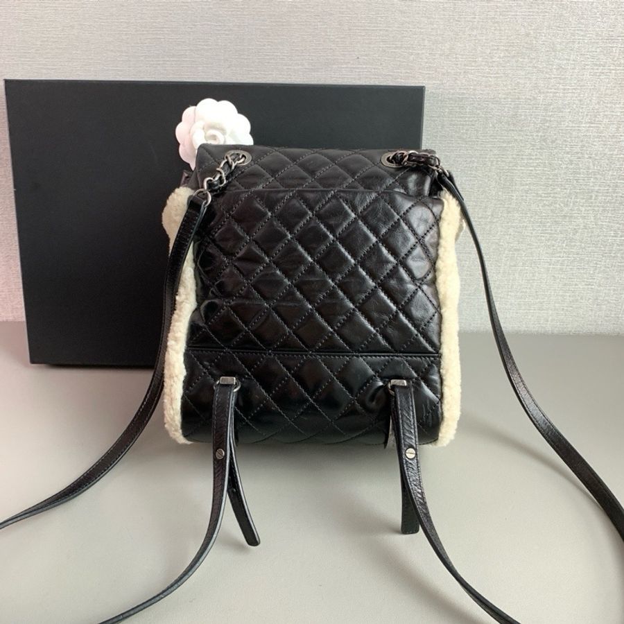 💎Chanel香奈兒|薩爾茨堡黑白羊羔毛油蠟皮雙肩包|98新21開-4