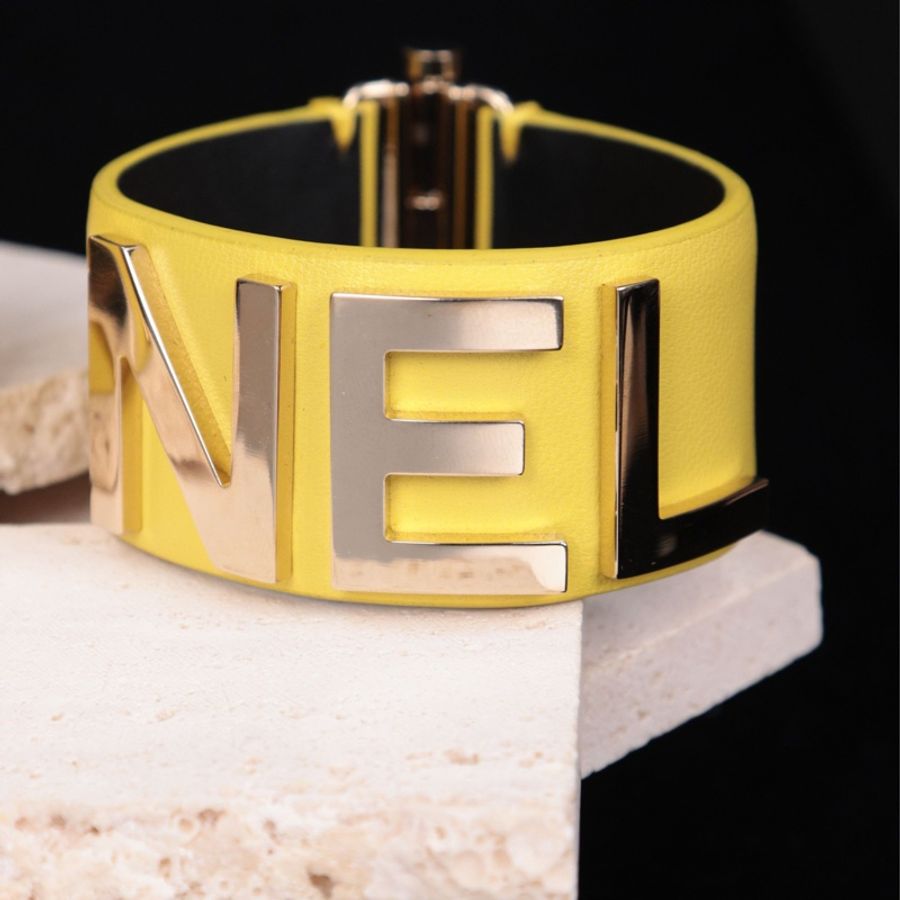 Chanel 19年沙滩系列黄色皮革字母logo手镯-2