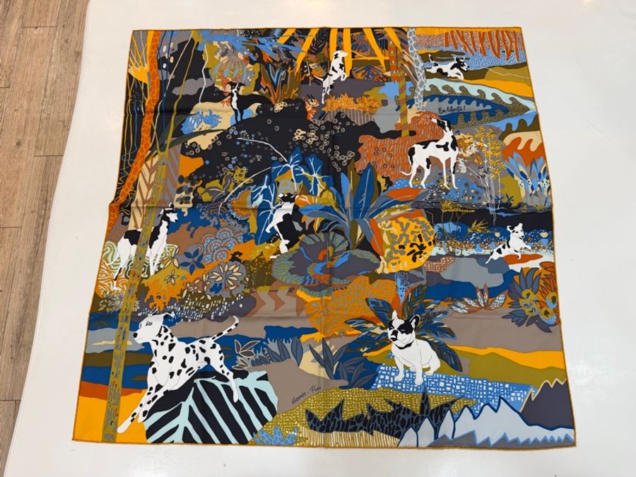 愛馬仕90x90狗狗樂園絲巾-0