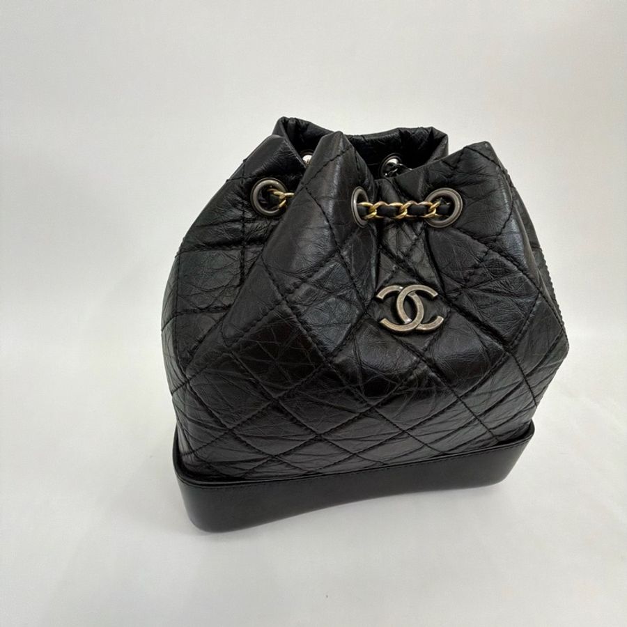 Chanel 黑復刻牛皮霧銀釦皮穿鍊流浪後背包-6