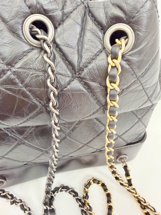 Chanel 黑復刻牛皮霧銀釦皮穿鍊流浪後背包-34