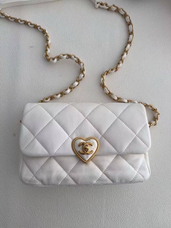 【全新品】香奈兒CHANEL 23s白色🤍爱心珐琅扣CF mini 20 芯片款單肩鏈條包-2