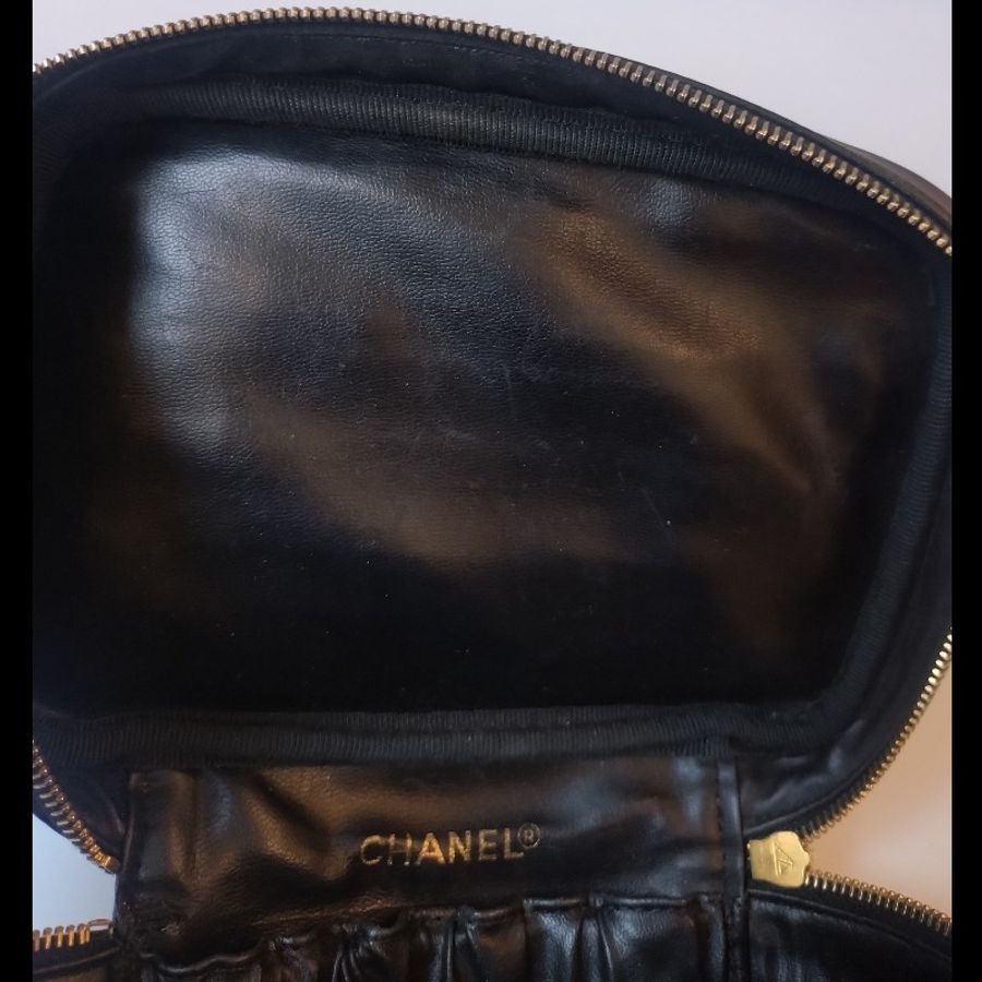 Chanel 古董黑皮革手提小化妝包-16