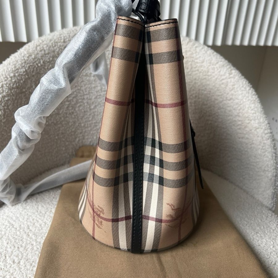 Burberry 戰馬格紋系列水桶包 尺寸18*23 可斜挎可單肩-4