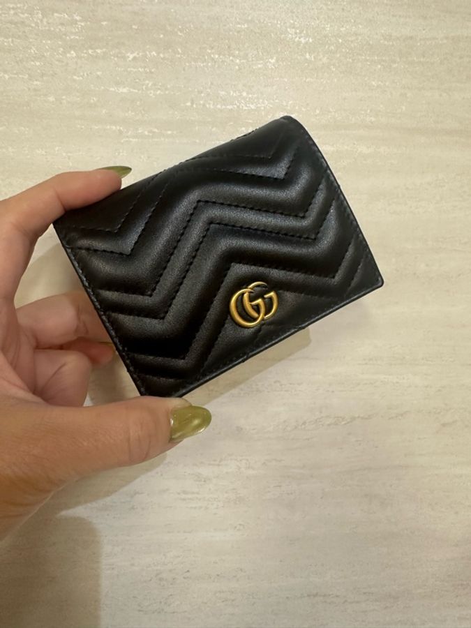 Gucci 黑牛皮山型紋金釦4卡對釦短夾-0